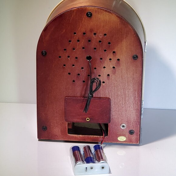 VINTAGE 1990 JUKE BOX DESIGN AM-FM RADIO, FULLY FUNCTIONAL, AA BATTERY POWERED - Picture 3 of 6